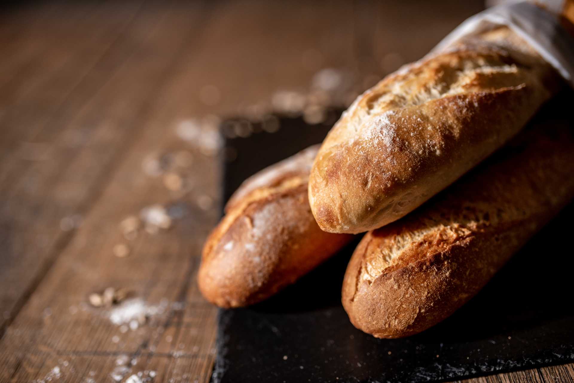 Bäckerei Flesch Gold glänzen die Krusten der Brotlaibe, der